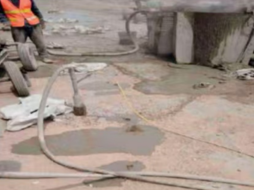 滑县水泥混凝土路面板底注浆技术 路面脱空注浆整治方案