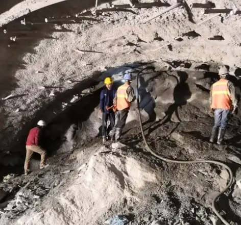 滑县拱顶带模注浆料的施工流程及注意事项